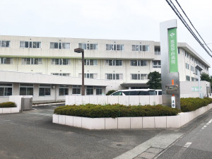 恵信カナン甲府　系列の恵信甲府病院は徒歩圏内に立地